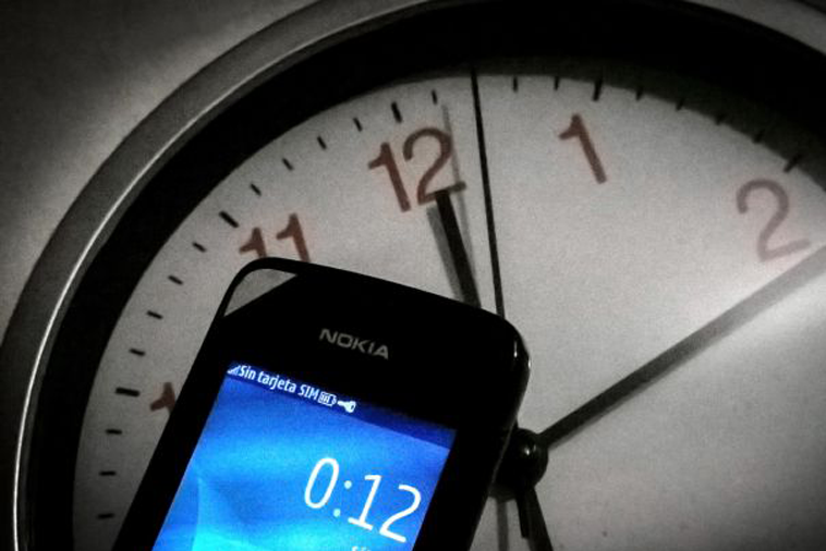 Sábado 5 abril 2025 se atrasan los relojes horario de invierno en Chile. 