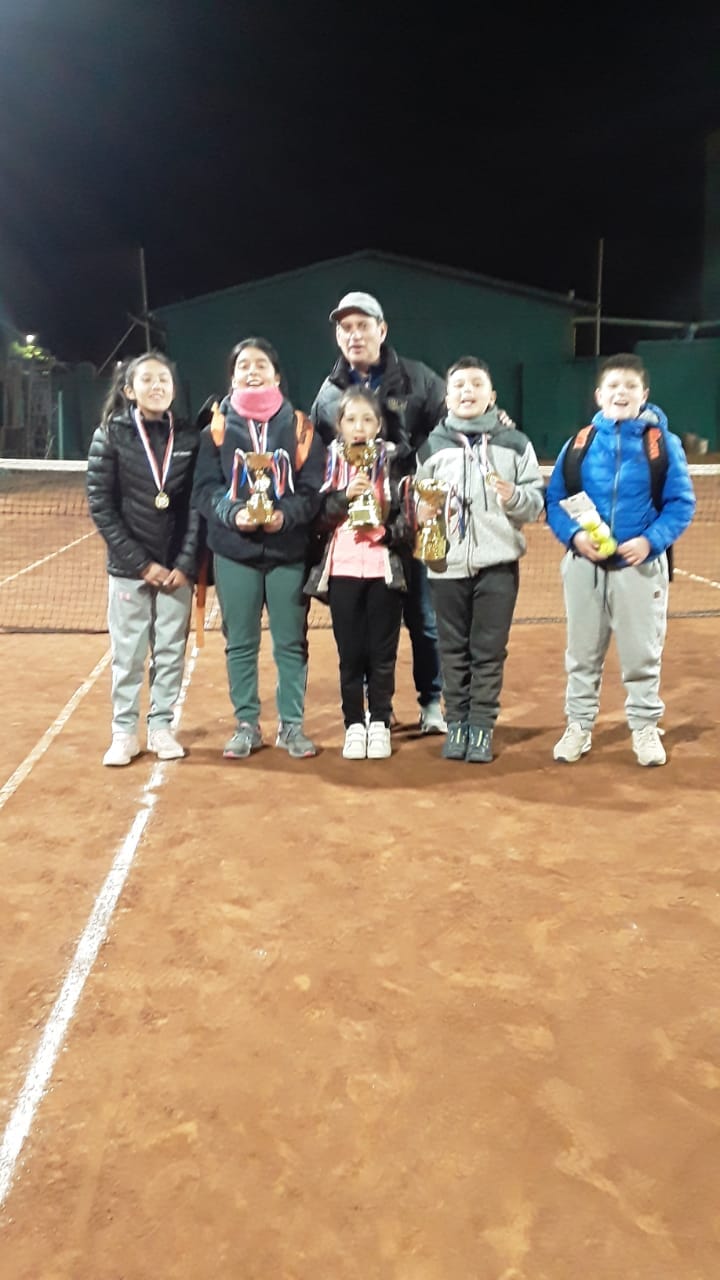 Escuela de tenis de Combarbalá brillo en campeonato realizado en los Andes  .